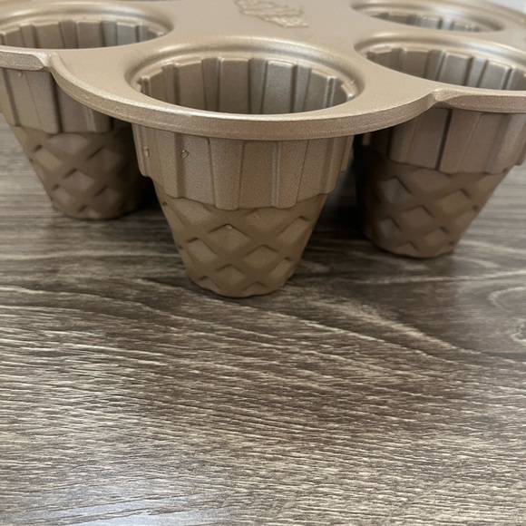 Nordic Ware Ice Cream Cone Cupcake Baking Pan - Picture 4 of 6